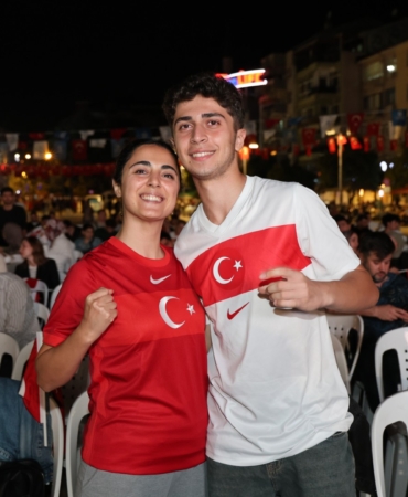 Ay-Yıldızlı coşku meydana sığmadı (2)