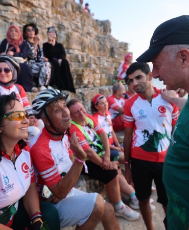 Başkan Büyükakın, bisiklet tutkunları ile pedal çevirdi (2)