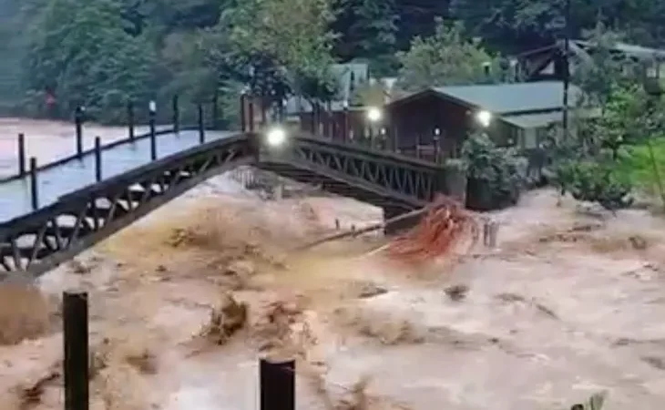 artvin-sele-teslim-oldu-7-koye-ulasilamiyor-1758348727-295_large