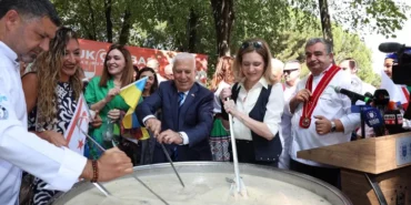 bursa-da-uluslararasi-lezzet-soleni-dostluk-corbasi-yla-basladi-1758898396-597_large