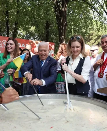 bursa-da-uluslararasi-lezzet-soleni-dostluk-corbasi-yla-basladi-1758898396-597_large