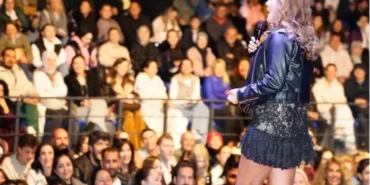 demet-akalin-ankara-da-sahneye-damga-vurdu-1758348965-54_large