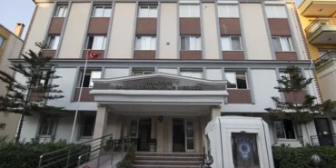 izmir-de-polis-merkezine-saldiri-1757315802-990_large