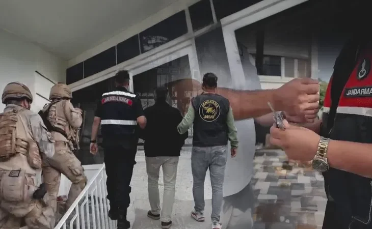 30-ilde-feto-operasyonu-91-gozalti-1759472103-255_large