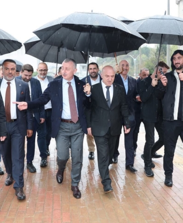 Başkan Büyükakın'dan sağanak yağış altında denetim (1)