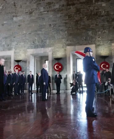 cumhurbaskani-erdogan-anitkabir-de-1761730010-837_large