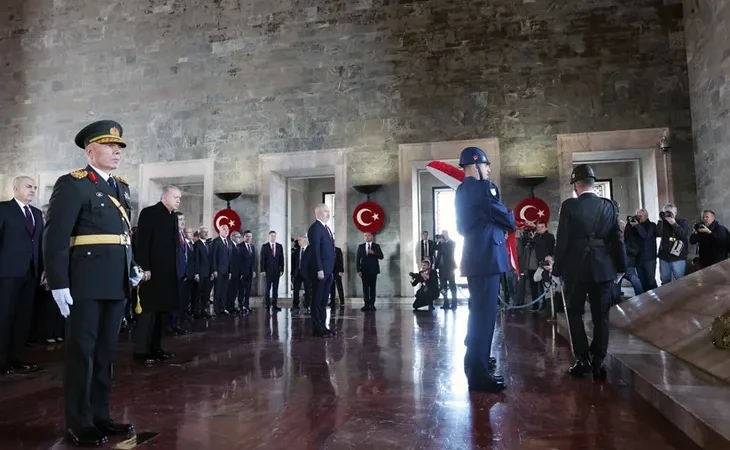 cumhurbaskani-erdogan-anitkabir-de-1761730010-837_large