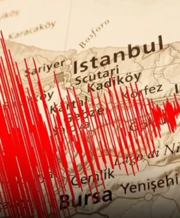 deprem-sonrasi-istanbul-da-4-binada-agir-hasar-17-vatandas-panikle-hastanelik-1759415421-894_large