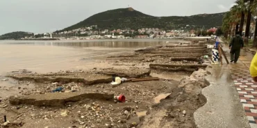 foca-da-sel-felaketi-sonrasi-yaralarin-sarilmasi-icin-seferberlik-basladi-kayip-kisi-halen-araniyor-1761309337-348_large