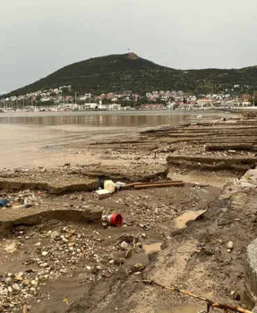 foca-da-sel-felaketi-sonrasi-yaralarin-sarilmasi-icin-seferberlik-basladi-kayip-kisi-halen-araniyor-1761309337-348_large