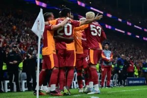 galatasaray-dan-tarihi-zafer-liverpool-u-1-0-yenerek-sampiyonlar-da-ilk-3-puani-aldi-1759294079-100_large