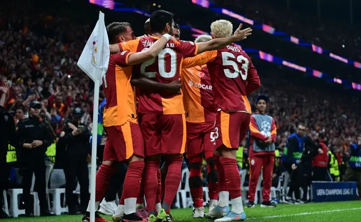 galatasaray-dan-tarihi-zafer-liverpool-u-1-0-yenerek-sampiyonlar-da-ilk-3-puani-aldi-1759294079-100_large