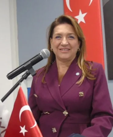 iyi-parti-darica-kongreye-gitti-iste-baskan-ve-yeni-yonetimi-1759664439