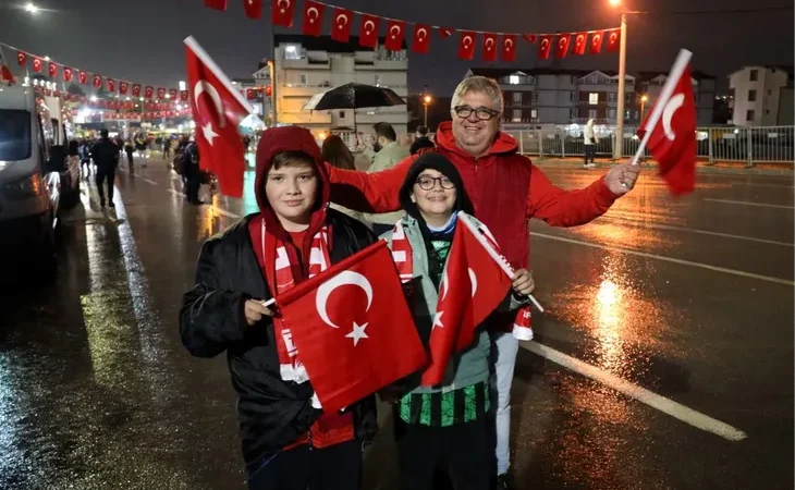 kocaeli-kirmizi-beyaza-burundu-1760467466-988_large