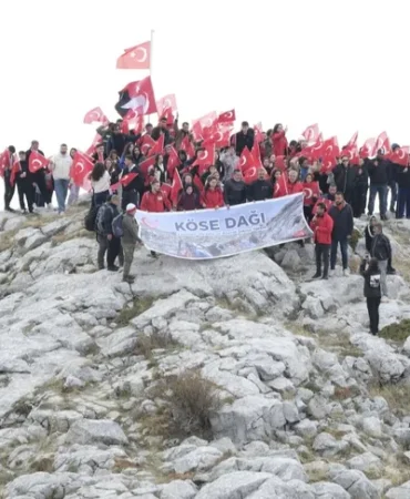 kosedag-zirvesine-cumhuriyet-yuruyusu-1761714199-547_large