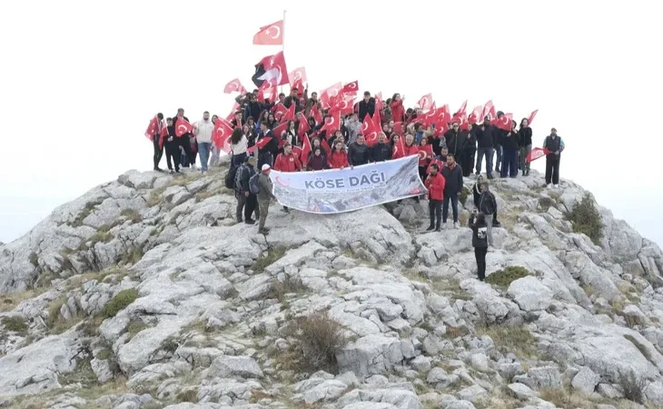 kosedag-zirvesine-cumhuriyet-yuruyusu-1761714199-547_large