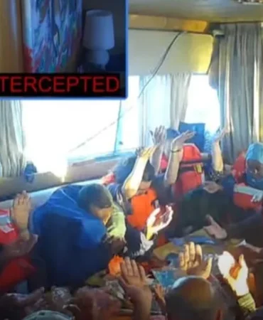 kuresel-sumud-filosu-na-israil-baskini-israil-turk-aktivistlerin-de-yer-aldigi-gemileri-durdurdu-1759390876-961_large