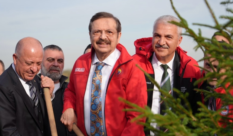 Hisarcıklıoğlu, Gebze’de fidan dikimi programına katıldı.