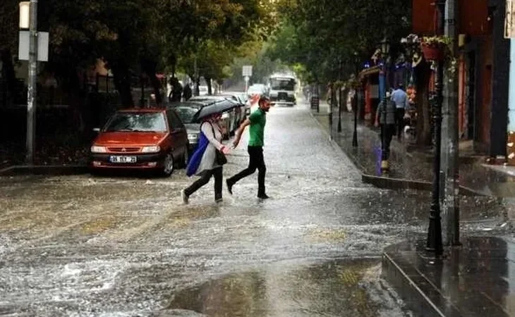 8-kent-icin-turuncu-alarm-1764391125-598_large