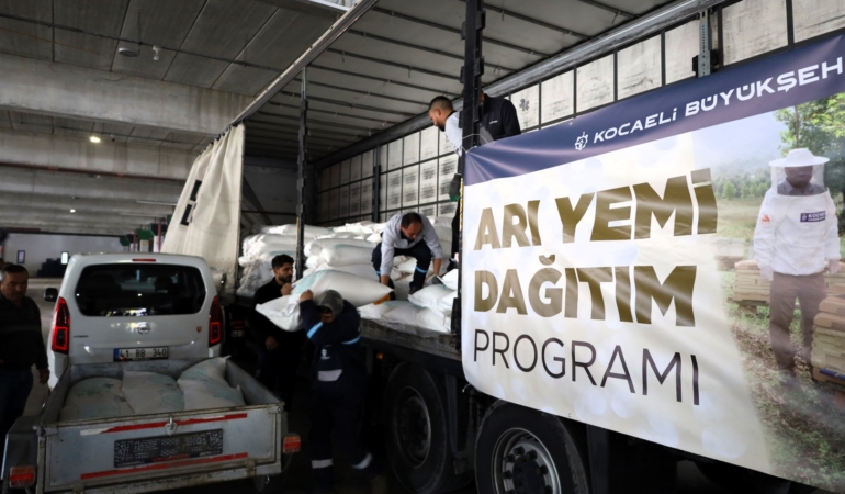 Büyükşehir’den arıcılara yüzde 50 hibeli arı yemi