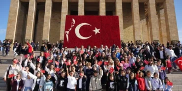 anitkabir-e-10-kasim-da-ziyaret-rekoru-1-milyon-219-bin-148-kisi-1763031323-983_large