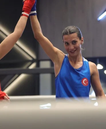 aysen-riyadda-sanli-bayragimizi-gondere-cekti-7