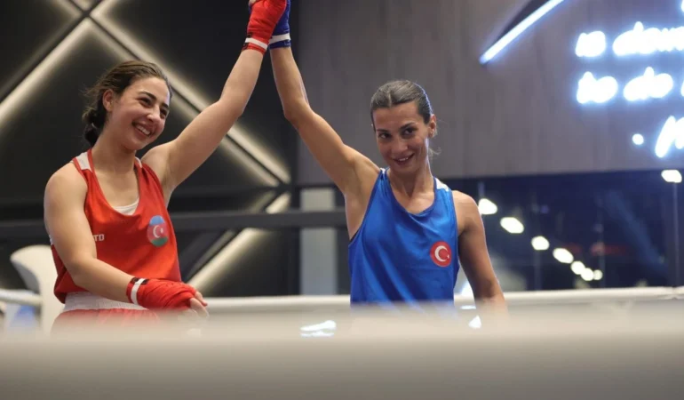 aysen-riyadda-sanli-bayragimizi-gondere-cekti-7