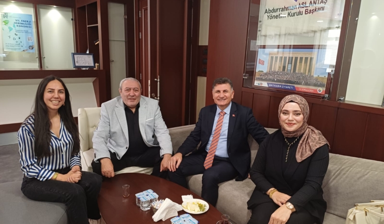 GAZETECİLERİN AYAKLARINA SAĞLIK