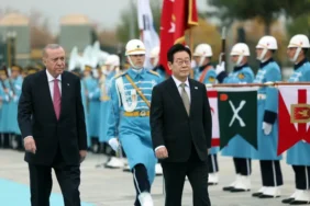 guney-kore-cumhurbaskani-lee-kulliye-de-1763998485-438_large