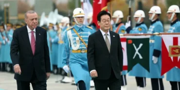 guney-kore-cumhurbaskani-lee-kulliye-de-1763998485-438_large