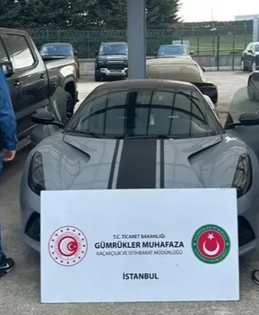 istanbul-da-288-milyon-tl-degerinde-10-luks-araca-el-konuldu-1761209951-425_large