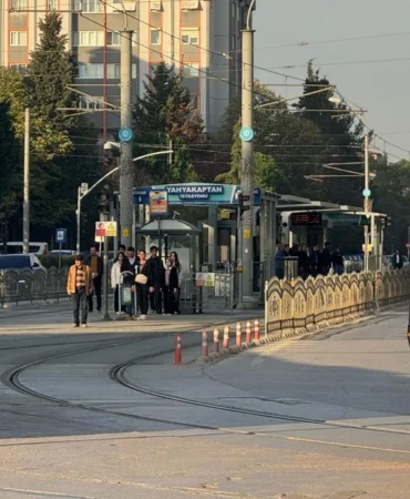 otobus-ve-tramvaylarda-ataya-saygi-1