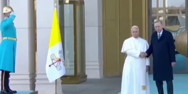 papa-14-leo-ilk-yurt-disi-ziyaretinde-1764245409-337_large