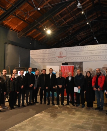 1. sanatçılarla toplu