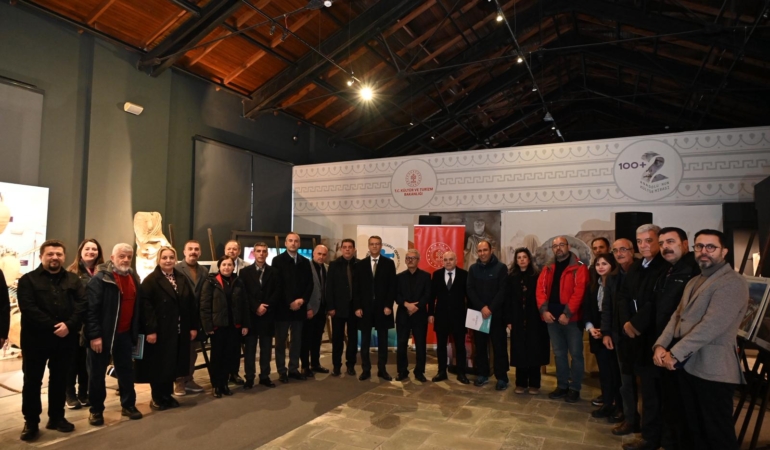 1. sanatçılarla toplu