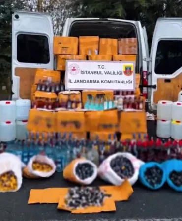 17-ilde-sahte-alkole-darbe-95-bin-litreden-fazla-kacak-urun-ele-gecirildi-1766036127-25_large