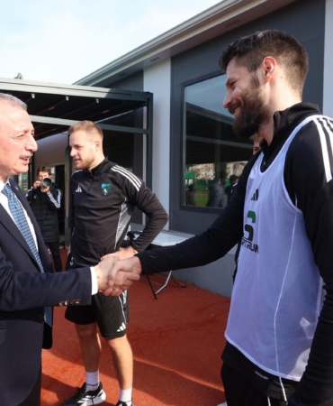 Büyükakın'dan Kocaelispor'a moral veren ziyaret (1)