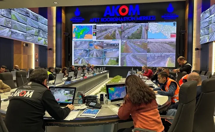 akom-da-kriz-masasi-kuruldu-istanbul-teyakkuzda-1765105160-409_large