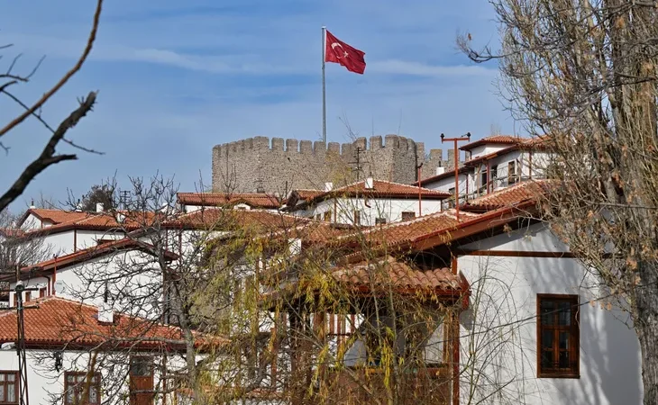 ankara-kalesi-tarihi-dokusu-ile-yeniden-hayat-buldu-1766150957-577_large