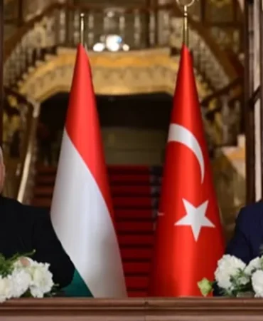 cumhurbaskani-erdogan-macaristan-la-ticaret-hedefimizi-10-milyar-dolara-cikariyoruz-1765211641-31_large