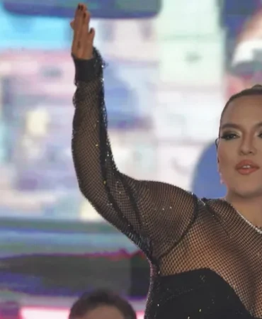 demet-akalin-tarziyla-geceye-damga-vurdu-1766041011-105_large