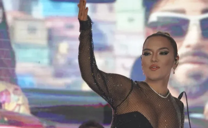 demet-akalin-tarziyla-geceye-damga-vurdu-1766041011-105_large