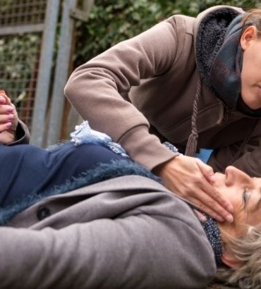 epilepsi-nobeti-geciren-birine-nasil-yardim-edilir_523976_1