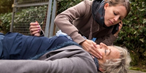 epilepsi-nobeti-geciren-birine-nasil-yardim-edilir_523976_1