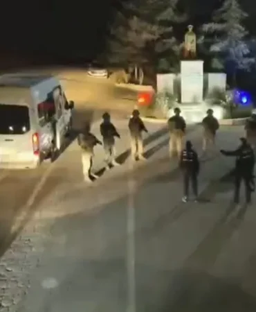 jandarmadan-22-ilde-deas-a-92-gozalti-1765433913-690_large