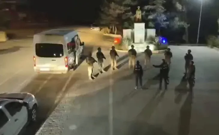 jandarmadan-22-ilde-deas-a-92-gozalti-1765433913-690_large