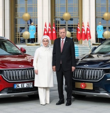 kocaeli-de-belediye-baskanlari-neden-togg-a-binmiyor-cumhurbaskani-erdogan-in-yerli-ve-milli-vizyonuyla-celisen-tablo-6488