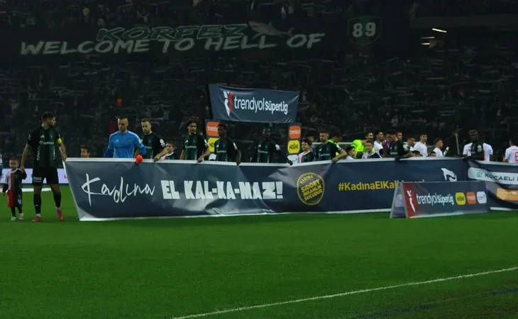 kocaeli-stadyumu-nda-futbolcular-kadina-siddete-karsi-birlesti-1766225475-998_large