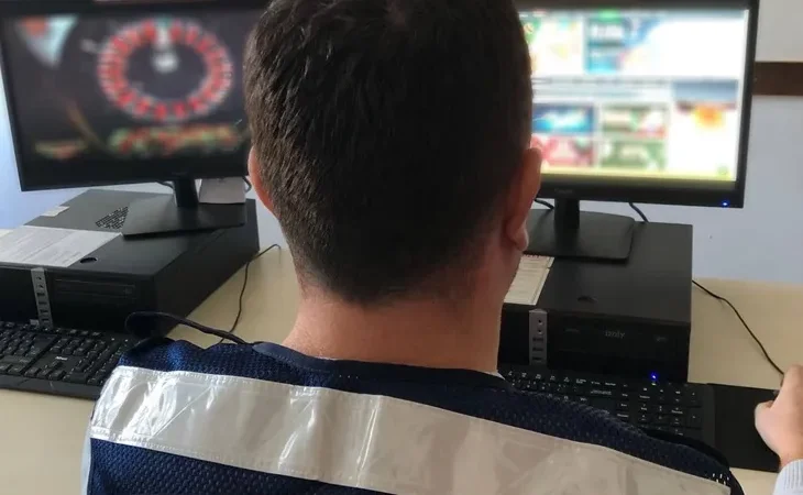 ticaret-ten-30-hesaba-erisim-engeli-yasa-disi-bahis-ve-kumar-reklamlarina-sert-mudahale-1755688025-709_large