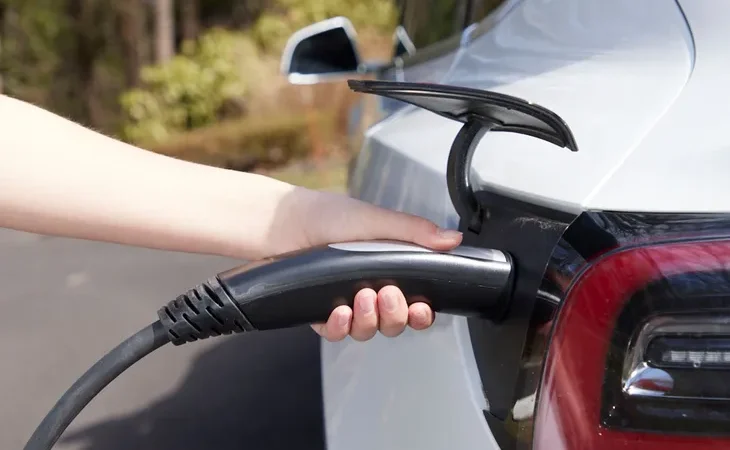 turkiye-sarj-altyapisinda-avrupa-yi-geride-birakti-her-9-araca-1-soket-1765190472-672_large